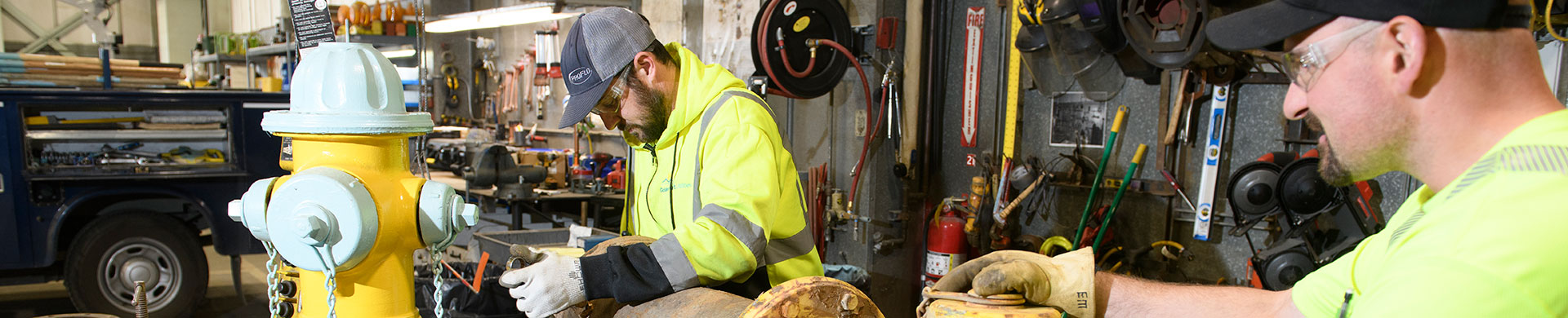 HD1920x390-Two-Utility-Shop-Workers-Servicing-Hydrants